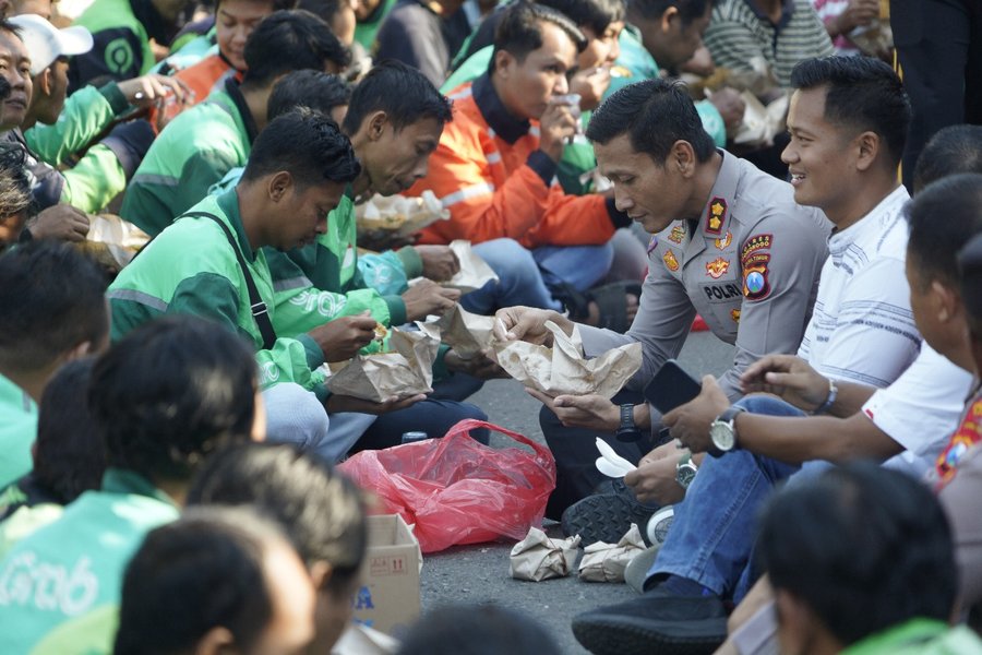 Polres Ponorogo Kembali Gelar Baksos Apresiasi Tukang Becak Dan Ojol S