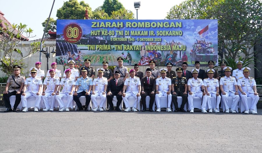 Ziarah Ke Makam Bung Karno, Tni Peringati Hut Ke 80 Dengan Semangat Ke