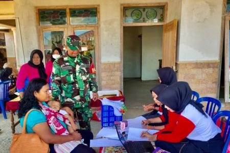 Babinsa Panggungasri Dampingi Kegiatan Posyandu Wujud Kepedulian Terha