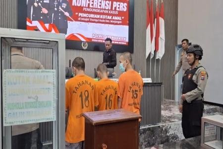 6 ANAK DAN 3 DEWASA MALING KOTAK AMAL DI MUNJUNGAN TRENGGALEK 