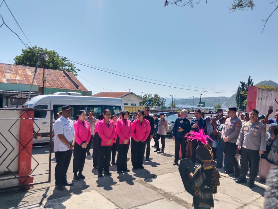 Ketua Umum Bhayangkari Salurkan 5.000 Paket Bansos, Gelar Bakti Keseha