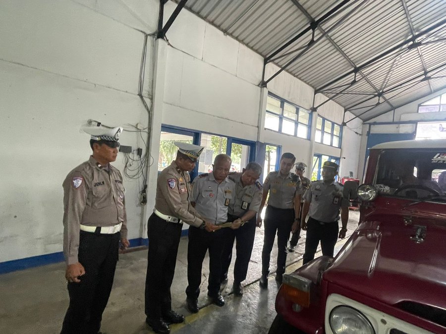 Cegah Kecelakaan, Satlantas Polres Malang Gelar Ramp Check Jeep Wisata