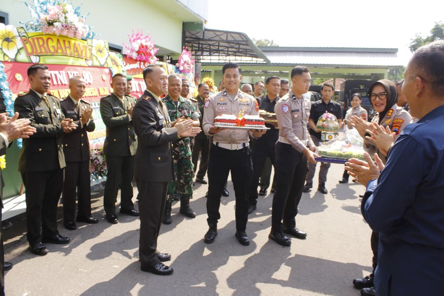 Hut Tni, Kodim Sragen Dapat Kejutan Dari Kapolres