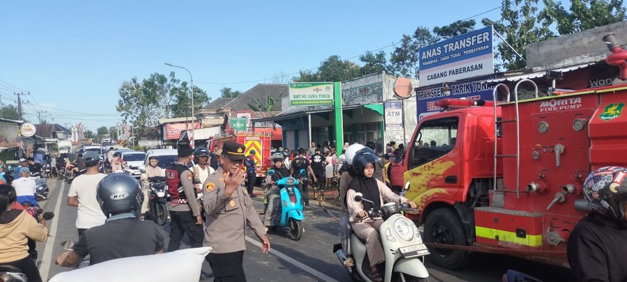Kebakaran Toko Laundry Di Pasar Jengara, Seorang Karyawati Meninggal D