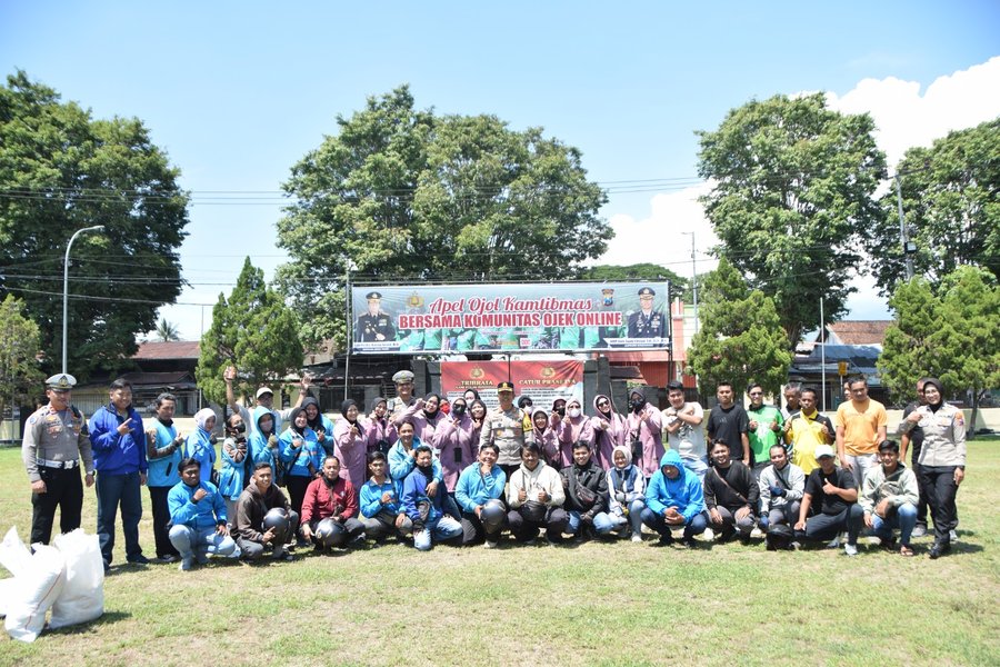 Polres Bondowoso Menjalin Sinergi Dengan Komunitas Ojol Dengan Apel Ko