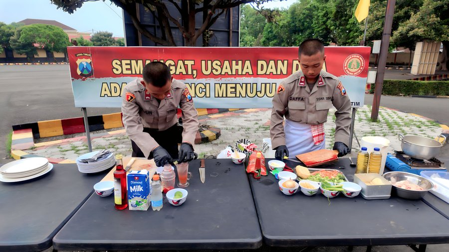 Siswa Bakomsus Tata Boga Spn Polda Jatim Unjuk Keahlian Kuliner, Ka Sp