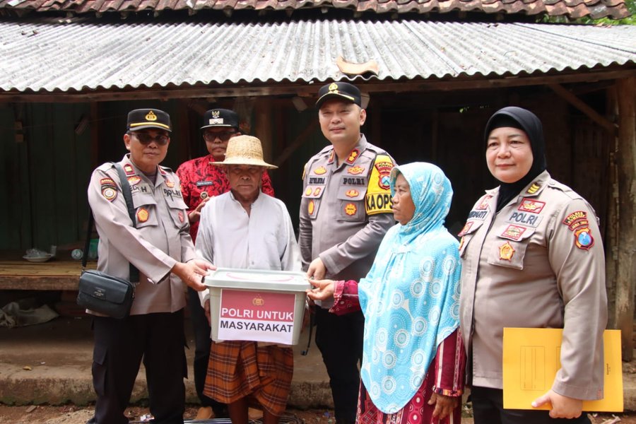 Kapolres Sumenep Letakkan Batu Pertama Bedah Rumah, Wujud Kepedulian P