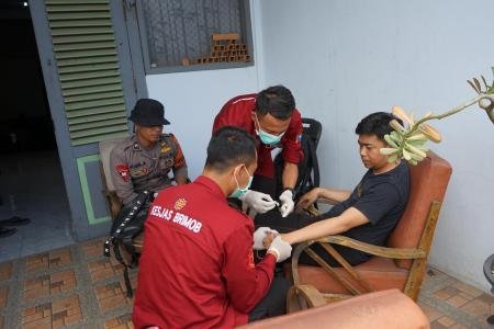 Brimob Polda Jatim Buka Layanan Kesehatan Gratis di Ponpes Al Khoziny 