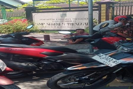 Distribusi Makanan Gratis SMPN 5 Terlambat Wali Murid Berjamjam Menung