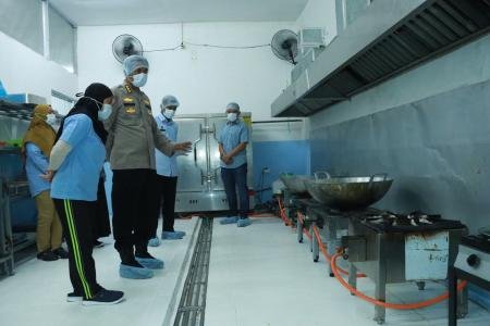 Itwasda Polda Jatim Lakukan Pengawasan SPPG Polres Gresik Pastikan Kua