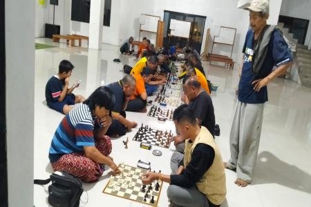 Catur dan Cerita Malam Saat Strategi Bertemu Semangat dan Persaudaraan