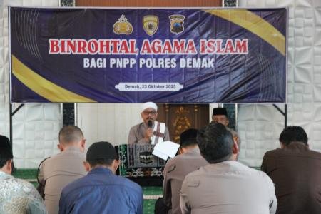  Polres Demak Gelar Binrohtal Bentuk Personel Polri yang Beriman dan H