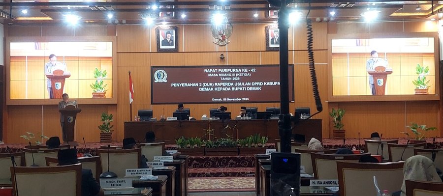 Dprd Demak Gelar Rapat Paripurna Ke 42, Dua Raperda Strategis Resmi Di