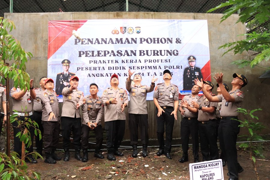 Peserta Didik Sespimma Lepas 125 Burung Di Polres Malang Jaga Keseimba
