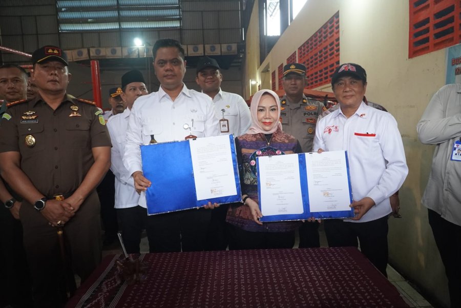 Presiden Prabowo Memberikan 100 Becak Listrik Ke Pengayuh Becak Lansia