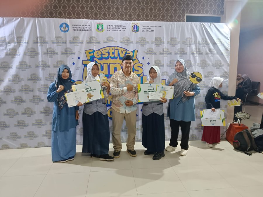 Azahra Dan Husnia Siswi Smpn 2 Sajira Raih Juara 2 Di Ftbi Tingkat Pro