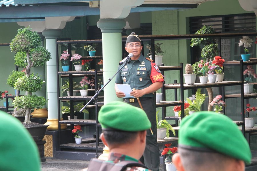 Pimpin Upacara Bendera 17 an. Komandan Kodim 0808 blitar Bacakan Amana