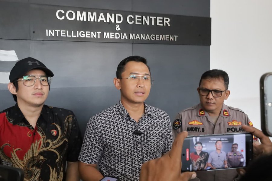 Polrestabes Surabaya Amankan Dua Orang Terduga Pencuri Puluhan Lampu K