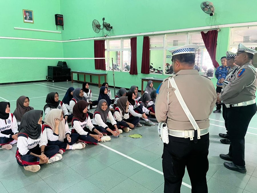Polantas Menyapa Siswa Sman 1 Tenggarang Dalam Program Edukasi Keselam