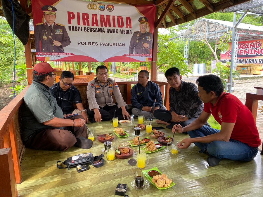 Ngopi Bareng Awak Media, Polres Pasuruan Ajak Wartawan Tangkal Hoaks
