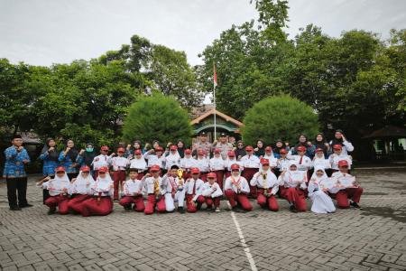 Satbinmas Polres Pasuruan Tanamkan Nilai Kebangsaan dan Karakter Posit