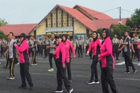 Healing Ala SPN Polda Jatim Senam Tabola Bale Strategi Jaga Kesehatan 
