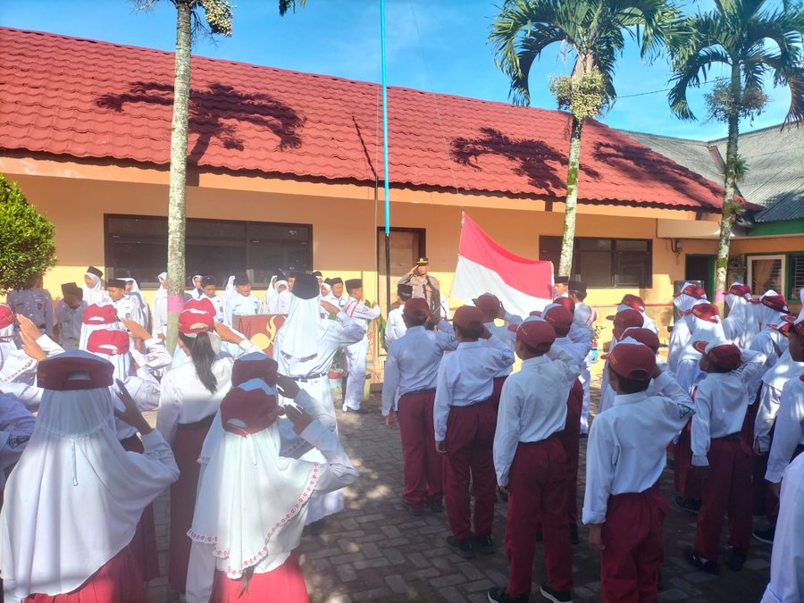 Menjadi Pembina Upacara, Kapolsek Nongkojajar Tekankan Bijak Bermedsos