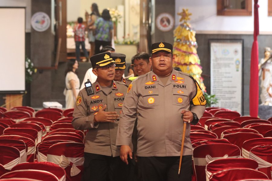 Kapolres Pasuruan Pantau Dan Perketat Pengamanan Misa Natal 2025 Di Ge