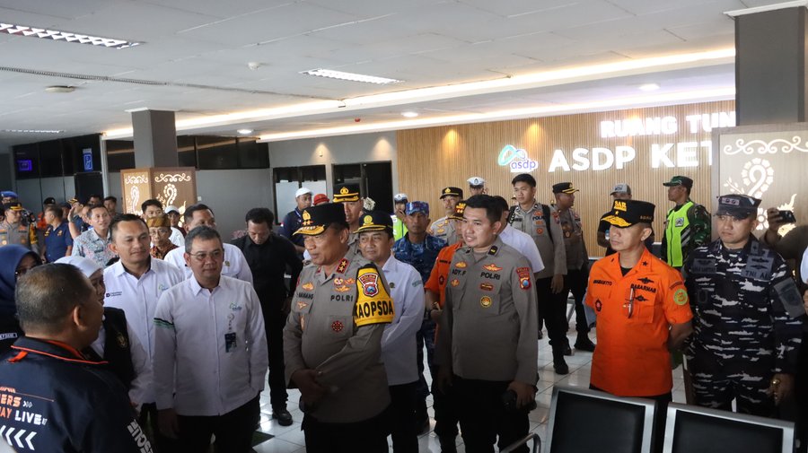 Kapolda Jatim Tinjau Pos Terpadu Pelabuhan Ketapang Pastikan Puncak Na