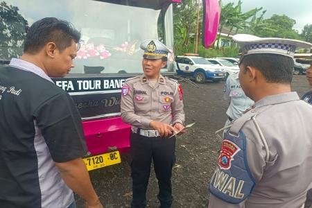 Polres Probolinggo Gelar Ramp Check Gabungan Angkutan Pariwisata Natar