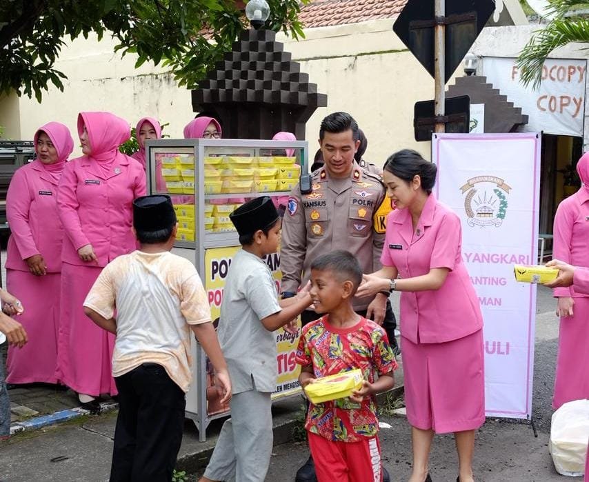 Jajaran Polresta Sidoarjo Bersama Bhayangkari Awali Tahun Dengan Aksi 