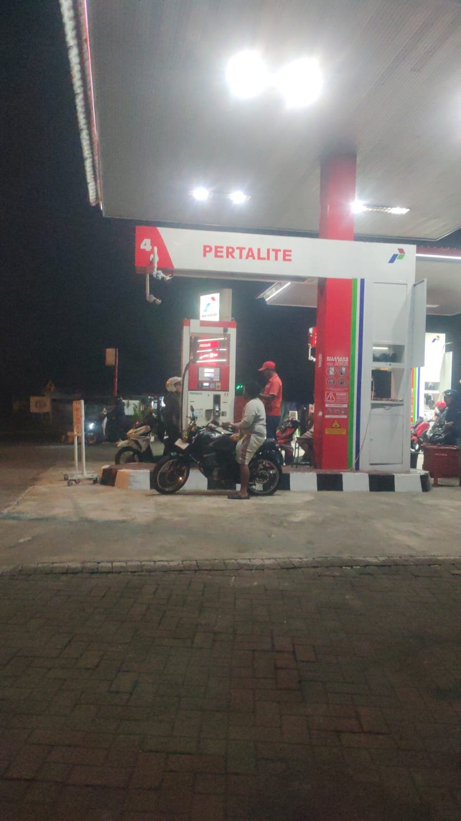 Diduga Pom Bensin Candi Wates Jalan Raya Pandaan Prigen Telah Kebal Hu