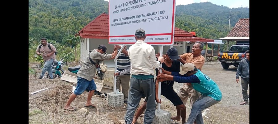 Forum Sosialisasi Berubah Tegang Massa Gapoktanhut Cabut Papan Klaim E