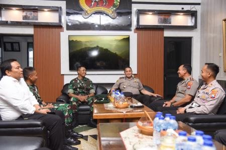 Bangun Kebersamaan Kapolres Bondowoso Jalin Silaturahmi dengan Forkopi