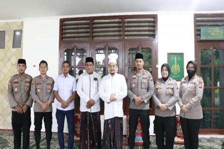 Jalin Silaturahmi Kapolres Sumenep Kunjungi Ponpes AlAmien Prenduan