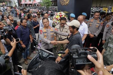 Bazar Ranmor Polrestabes Surabaya Bikin Senyum Sumringah Korban Curanm