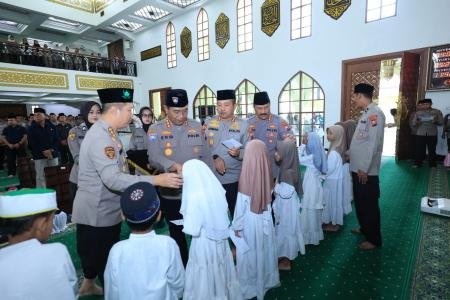 Polda Jatim Peringati Isra Miraj Pertebal Iman dan Taqwa