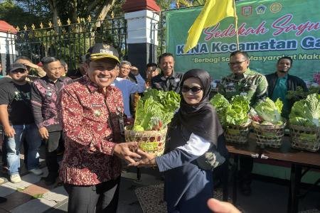 KTNA Garung Gelar Sedekah 1500 Paket Sayur di AlunAlun Wonosobo Warga 