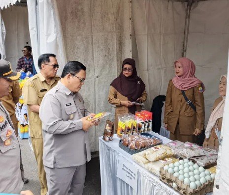 Dampingi Wabup Lebak, Plt. Kadis Koperasi Dan Ukm Hadiri Pasar Murah D