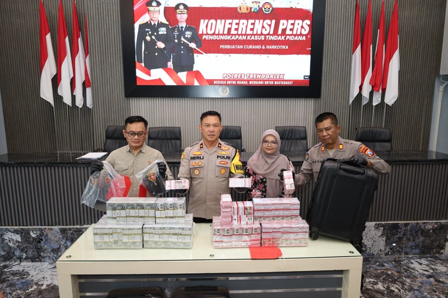 Polres Trenggalek Amankan 2 Tersangka Penipuan Modus Pencairan Dana Rp