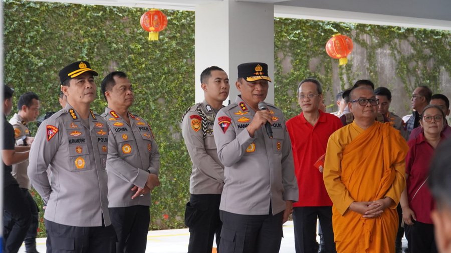 Jogo Jawa Timur : Kapolda Jatim Tinjau Perayaan Imlek Di Vihara Budday