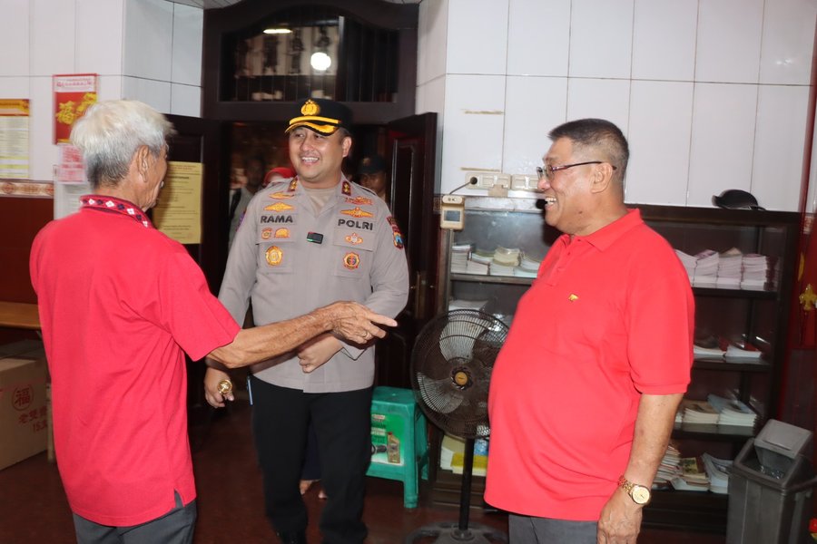 Pastikan Imlek Kondusif, Kapolres Gresik Tinjau Pengamanan Di Klenteng