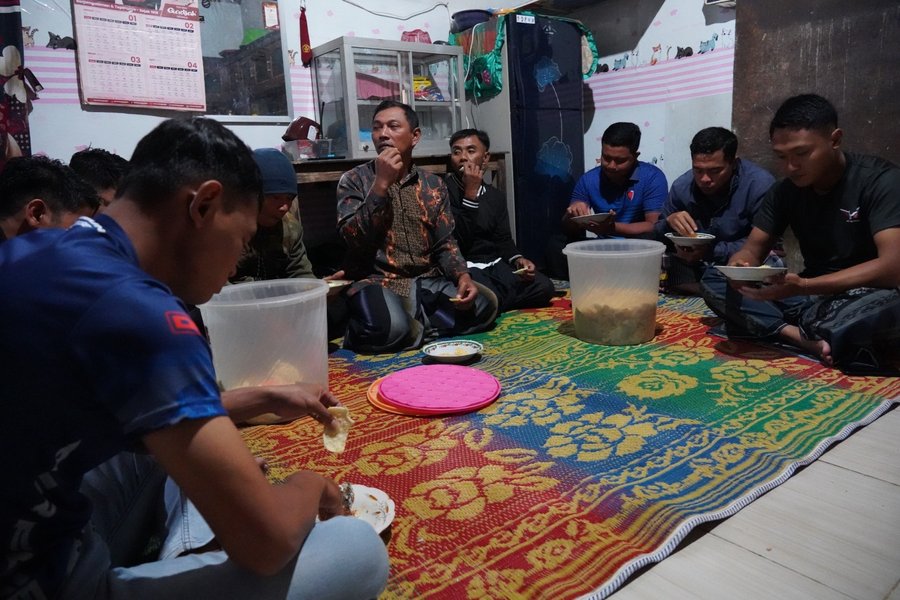 Serda Salahudin Perkuat Kemanunggalan Tni  Rakyat Lewat Gema Sahur Ber