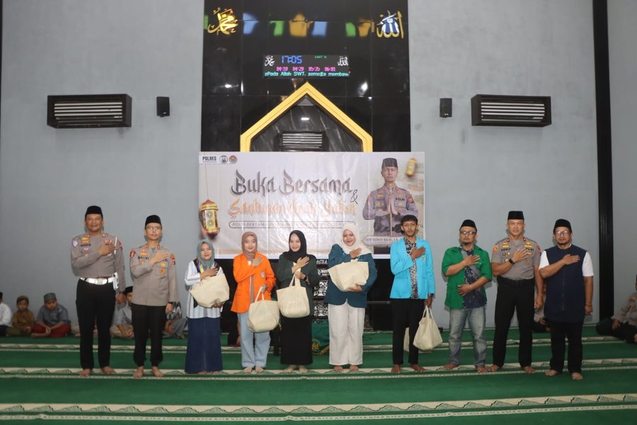 Buka Puasa Bareng Mahasiswa, Ormas Dan Awak Media, Kapolres Trenggalek