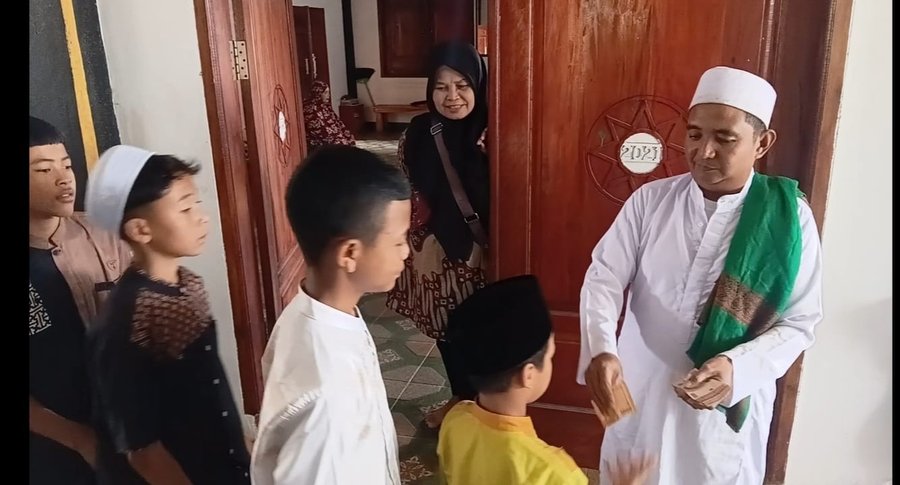 Lintang Astha Berbagi Rezeki, Santunan Anak Usia Dini Di Masjid Agung 