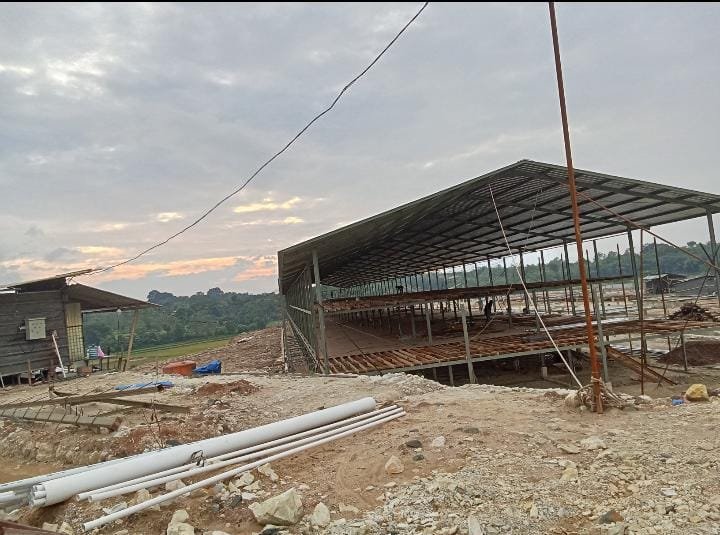 Diduga Belum Kantongi Izin, Pembangunan Kandang Ayam Di Kebon Cau Kemb