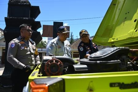 Hari Kedua Ops Keselamatan Polisi Perketat Jeep Wisata di Bromo