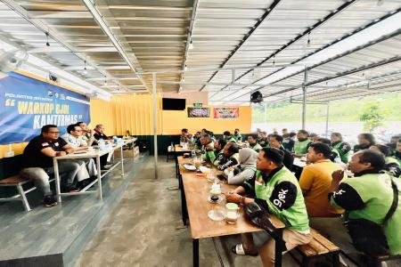 Sinergi di Balik Secangkir Kopi Polres Gresik Rangkul Driver Ojol dala