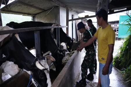 wTMMD Ke 127 Tak Hanya Bangun Rumah Jembatan Dan Jalan Prajurit TNI Tu