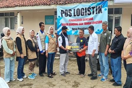 DESA WANGUNSARI LEMBANG GELAR DONASI BESARBESARAN UNTUK KORBAN KEBAKAR